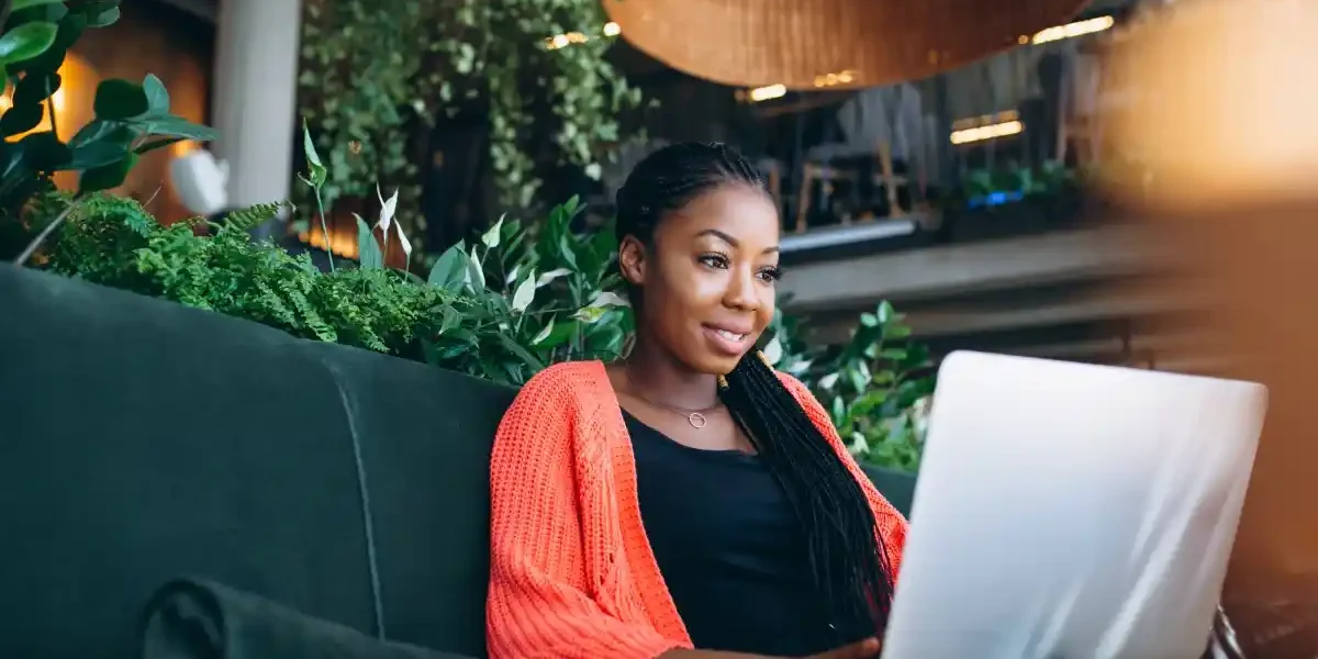 woman-entrepreneur-working-on-laptop-cafe